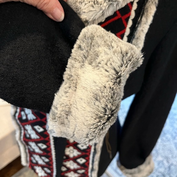 Like New ISLANDIC DESIGN beautiful coat/jacket sz M $350 - Picture 9 of 16